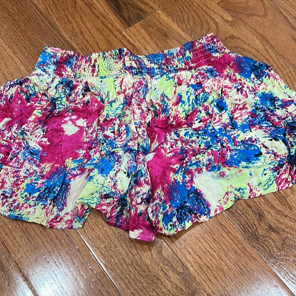 Colorful shorts. - Picture 3 of 3